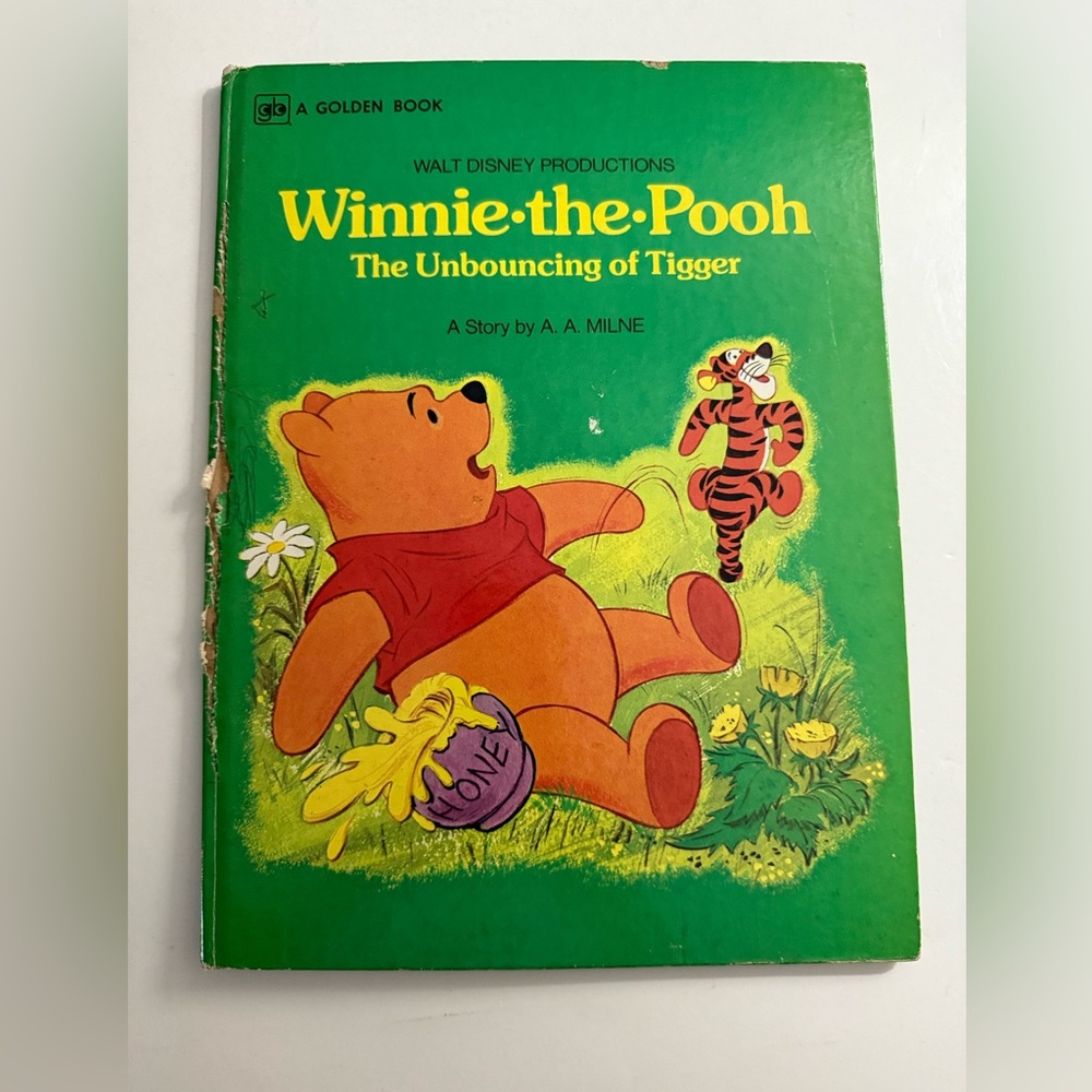 VINTAGE A GOLDEN BOOK WINNIE THE POOH THE UNBOUNCING OF TIGGER 1977